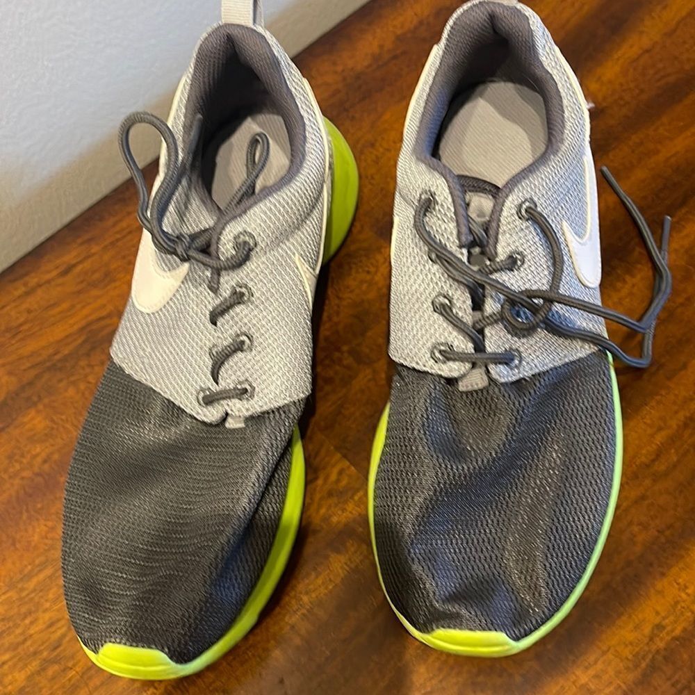 Nike roshe athletic trainers